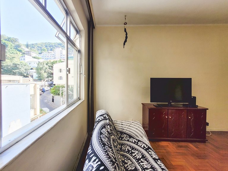 Espaçoso Apartamento no Leme!