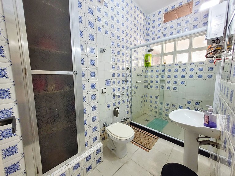 Espaçoso Apartamento no Leme!